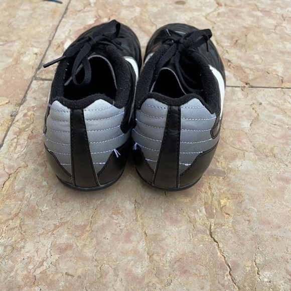 Nike soccer cleats size 6 youth - Picture 4 of 5